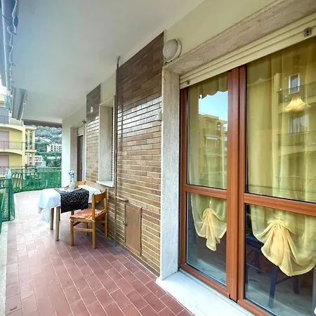 Apartment 800m From The Sea, With Balcony And Wifi Pietra Ligure